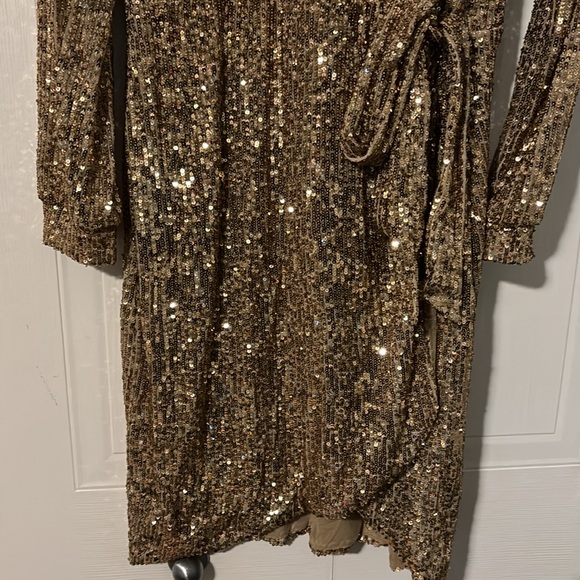 GOLD DRESS - Picture 6 of 12